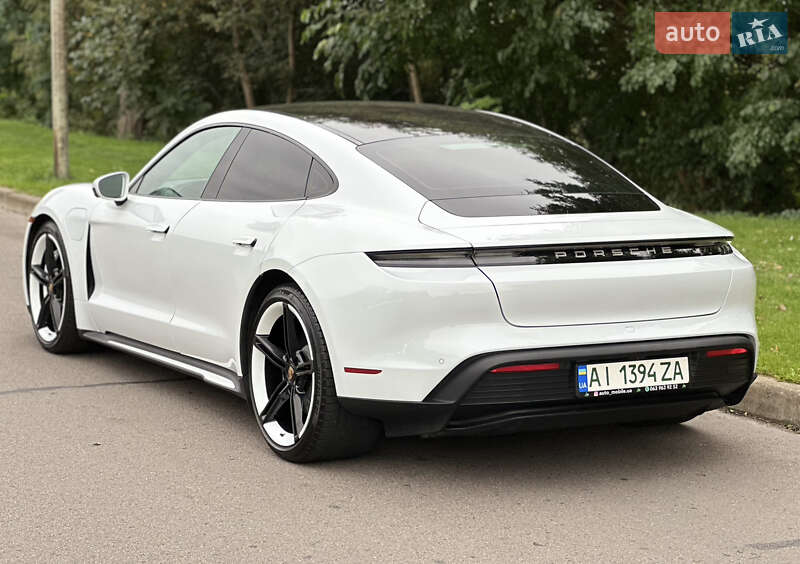 Седан Porsche Taycan 2021 в Києві