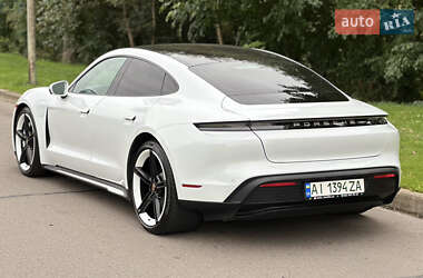 Седан Porsche Taycan 2021 в 