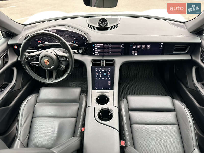 Седан Porsche Taycan 2021 в Києві