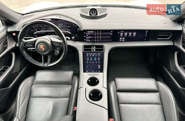 Седан Porsche Taycan 2021 в 