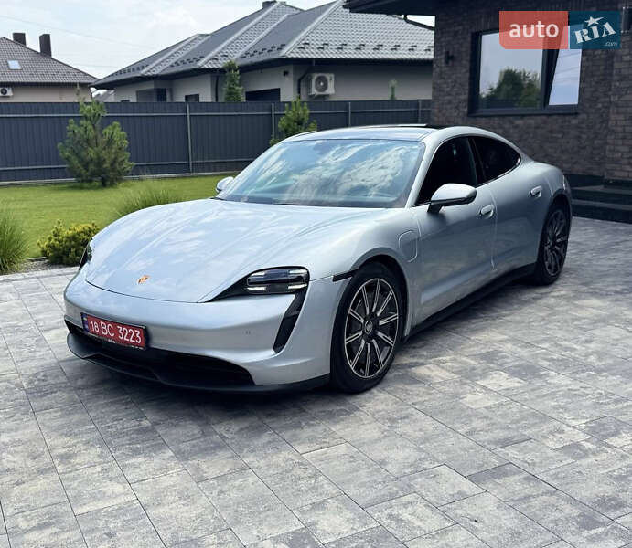 Porsche Taycan 2021