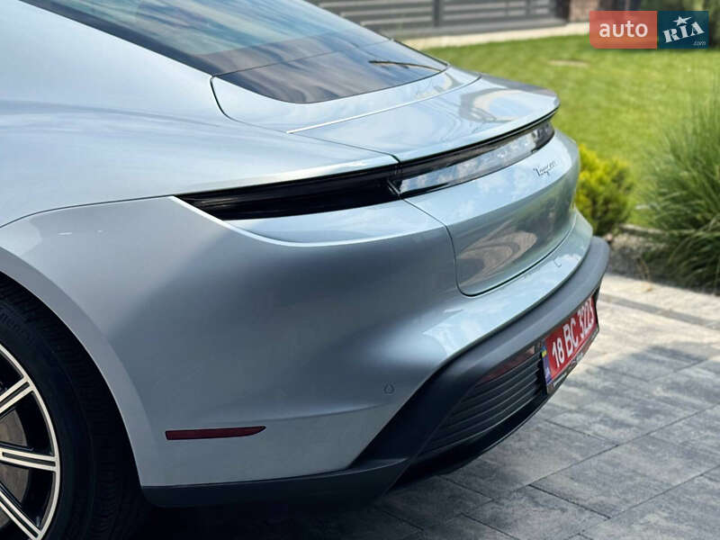 Седан Porsche Taycan 2021 в Луцьку