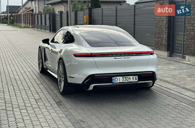 Седан Porsche Taycan 2020 в 