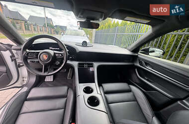 Седан Porsche Taycan 2020 в 