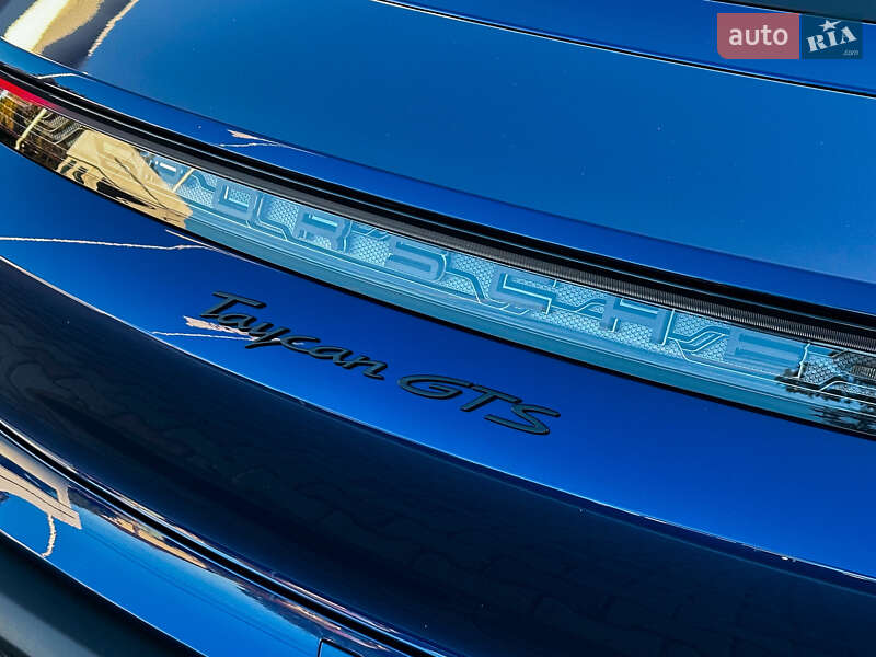 Седан Porsche Taycan 2023 в Одесі
