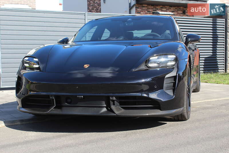Седан Porsche Taycan 2022 в Киеве