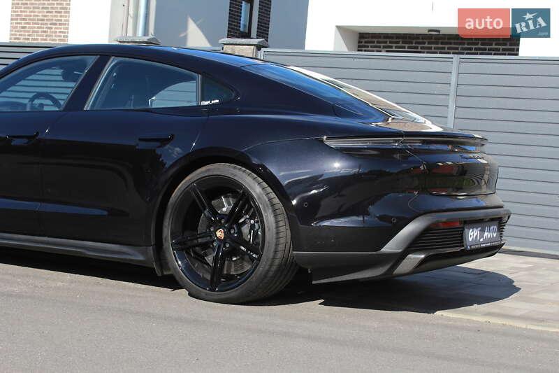 Седан Porsche Taycan 2022 в Киеве