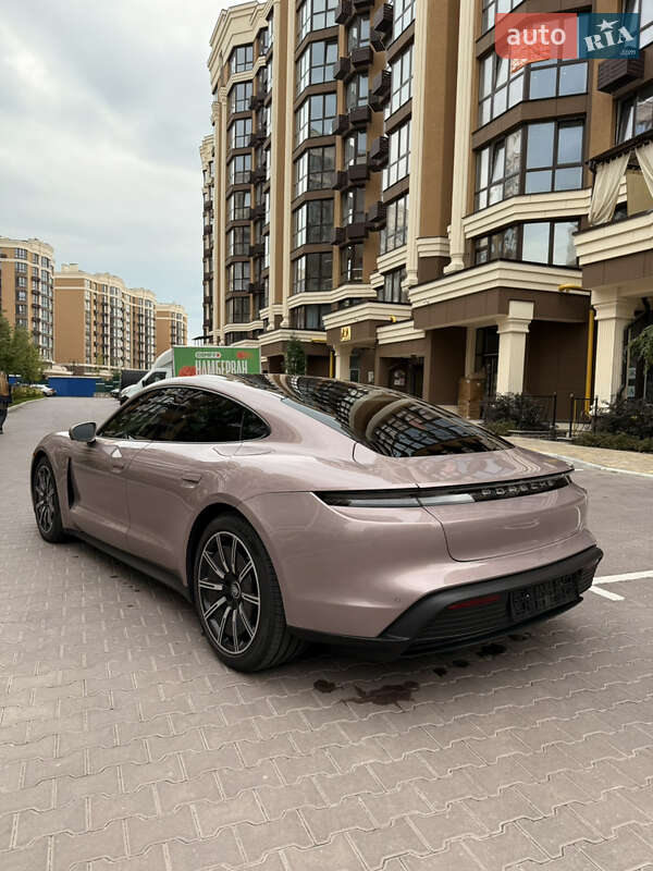 Седан Porsche Taycan 2021 в Києві