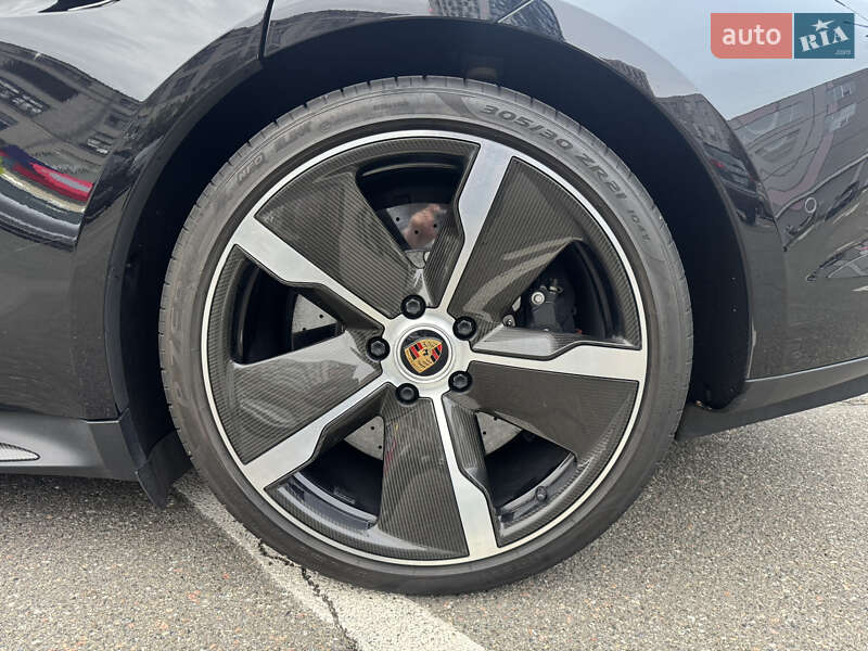 Седан Porsche Taycan 2020 в Києві
