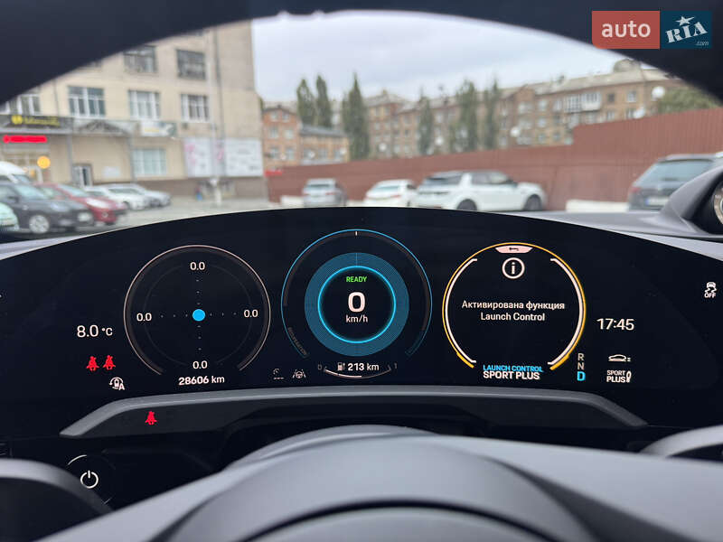 Седан Porsche Taycan 2020 в Києві