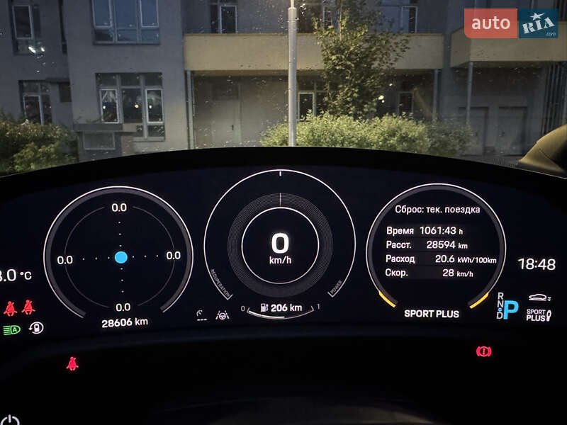 Седан Porsche Taycan 2020 в Києві