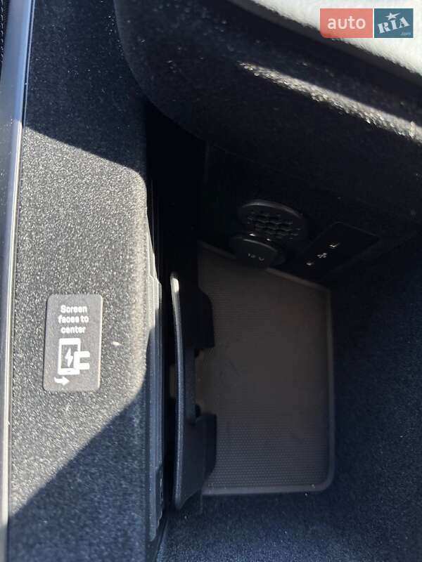 Універсал Porsche Taycan 2024 в Києві фото 43 Універсал Porsche Taycan 2024 в Києві