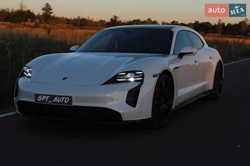 Porsche Taycan 2022