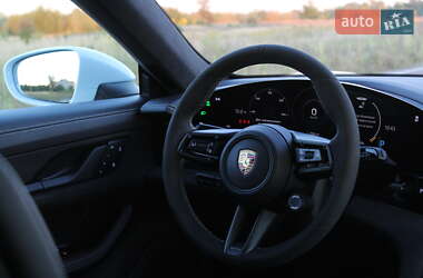 Седан Porsche Taycan 2022 в 