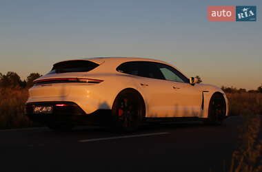 Седан Porsche Taycan 2022 в 