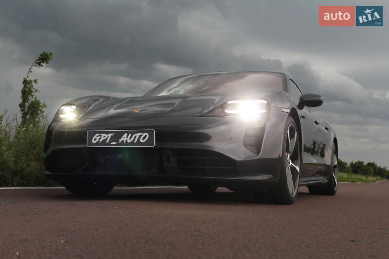 Седан Porsche Taycan 2020 в Києві