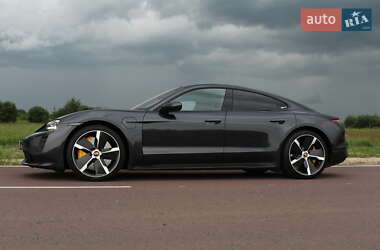 Седан Porsche Taycan 2020 в 