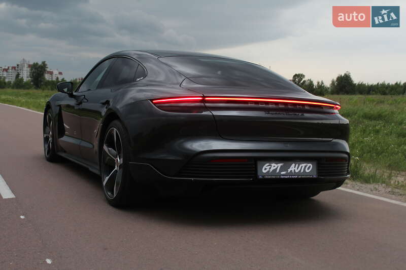Седан Porsche Taycan 2020 в Києві