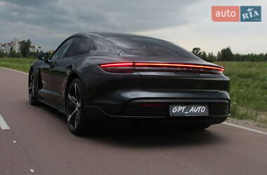 Седан Porsche Taycan 2020 в 