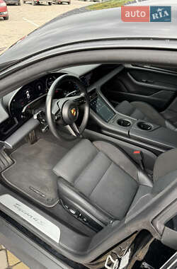 Седан Porsche Taycan 2021 в 