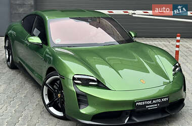Седан Porsche Taycan 2022 в 