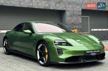 Седан Porsche Taycan 2022 в 