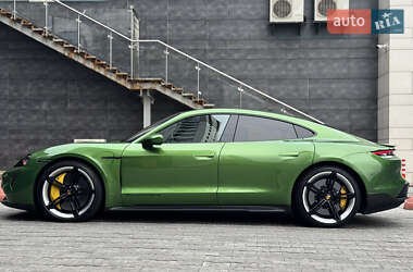 Седан Porsche Taycan 2022 в 