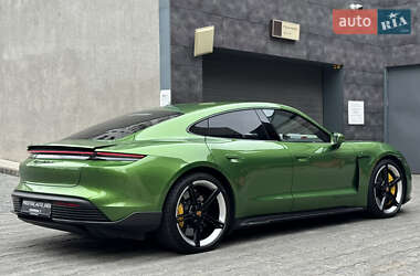 Седан Porsche Taycan 2022 в 