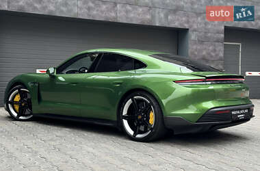 Седан Porsche Taycan 2022 в 