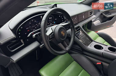 Седан Porsche Taycan 2022 в 