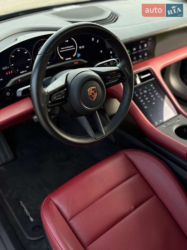 Седан Porsche Taycan 2021 в Киеве