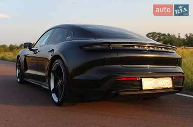 Седан Porsche Taycan 2021 в 