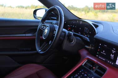Седан Porsche Taycan 2021 в 