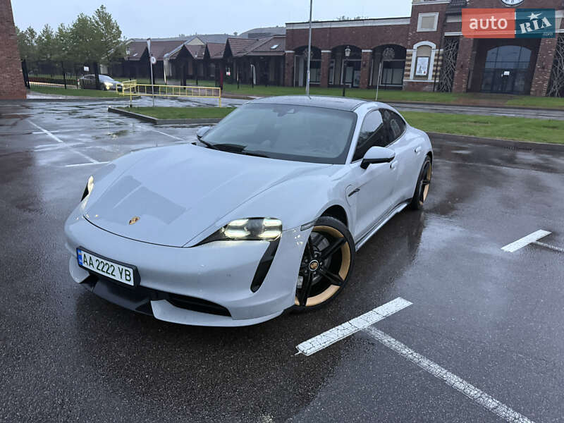 Седан Porsche Taycan 2020 в 