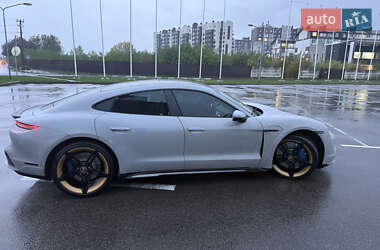 Седан Porsche Taycan 2020 в 