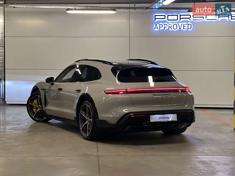 Седан Porsche Taycan 2023 в Киеве