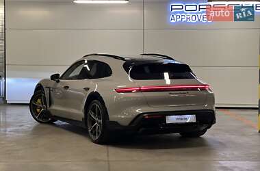 Седан Porsche Taycan 2023 в 