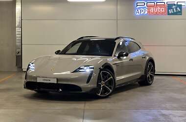 Седан Porsche Taycan 2023 в 