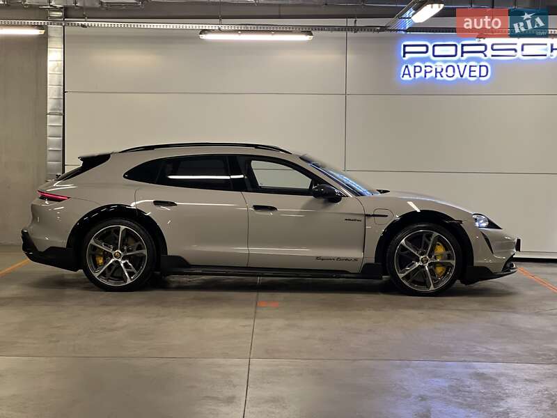 Седан Porsche Taycan 2023 в Киеве