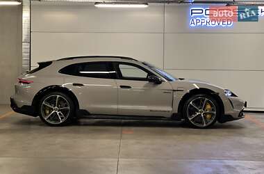 Седан Porsche Taycan 2023 в 