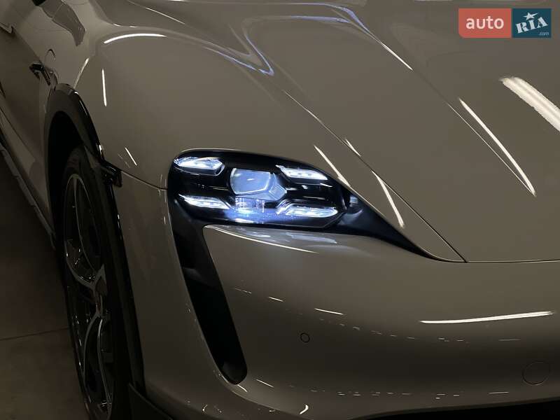 Седан Porsche Taycan 2023 в Киеве