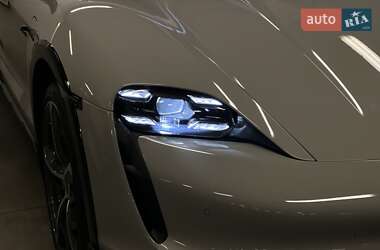 Седан Porsche Taycan 2023 в 