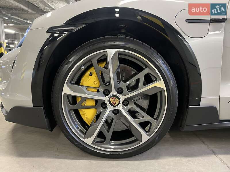 Седан Porsche Taycan 2023 в Киеве