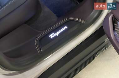 Седан Porsche Taycan 2023 в 