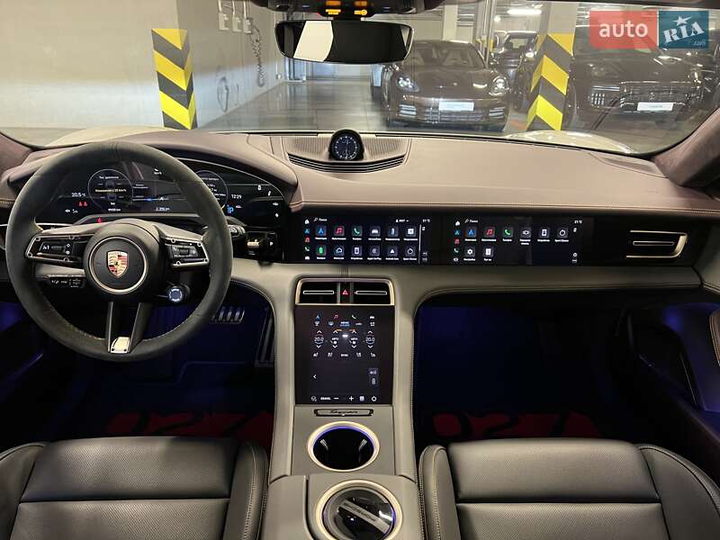 Седан Porsche Taycan 2023 в Киеве