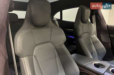 Седан Porsche Taycan 2023 в 