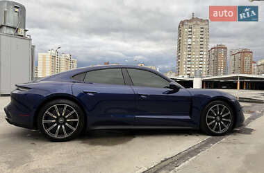 Седан Porsche Taycan 2020 в 
