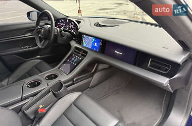 Седан Porsche Taycan 2020 в 