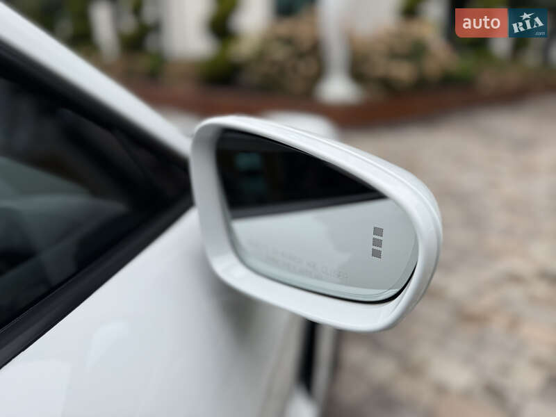 Седан Porsche Taycan 2021 в Киеве фото 40 Седан Porsche Taycan 2021 в Киеве