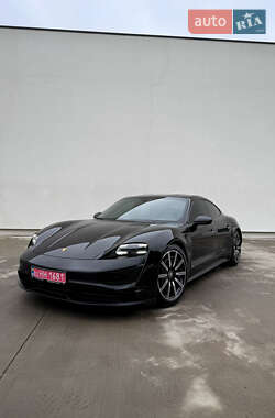 Porsche Taycan 2021